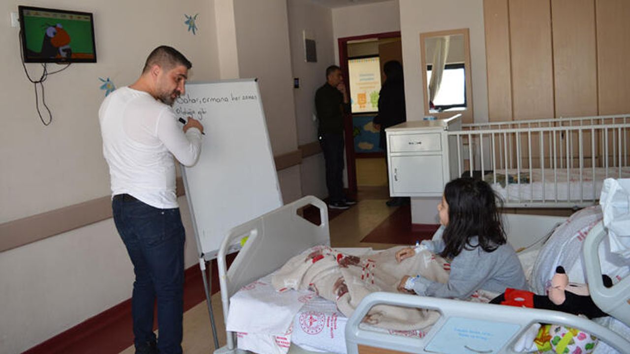 Yaralı depremzede çocuklar hastanede eğitime başladı
