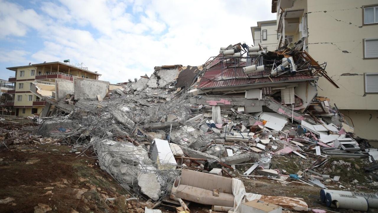 Doç. Dr. Kalafat yüzde 64 olasılık diyerek Marmara depremi için tarih verdi
