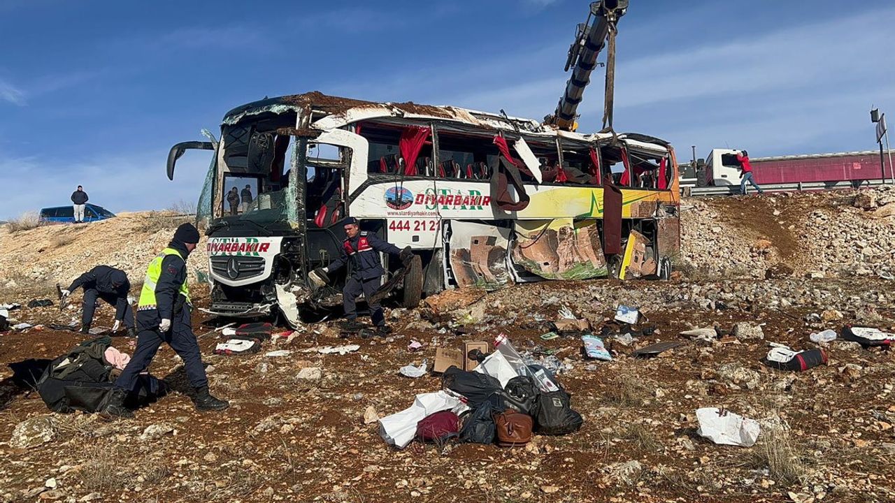 Otobüs Yolculuğu Katliama Dönüştü, 8 ölü 35 Yaralı...
