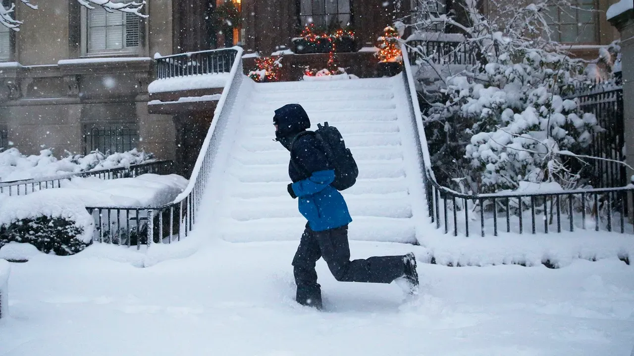 İstanbul’da kar tatili uzayabilir: Kar yağışı başladı,maçlar iptal, uçuşlar iptal, okullar tatil…