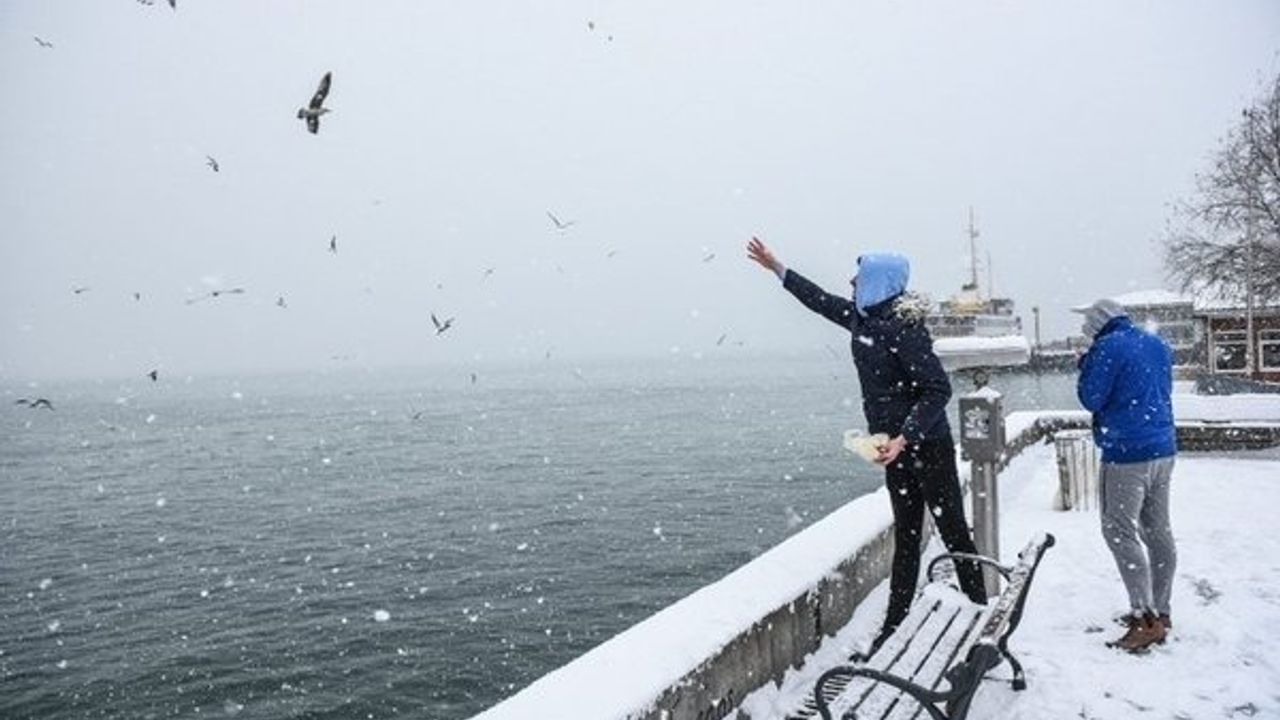 İstanbul’a kar geliyor! Yarıyıl tatili kar sebebiyle uzayacak mı? Yarıyıl tatili uzadı mı?