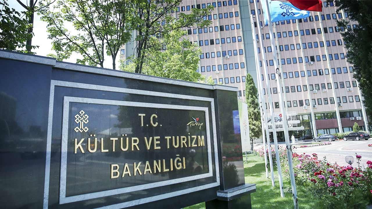 Kültür ve Turizm Bakanlığı tüm etkinliklerin ikinci bir açıklamaya kadar durdurulduğunu duyurdu