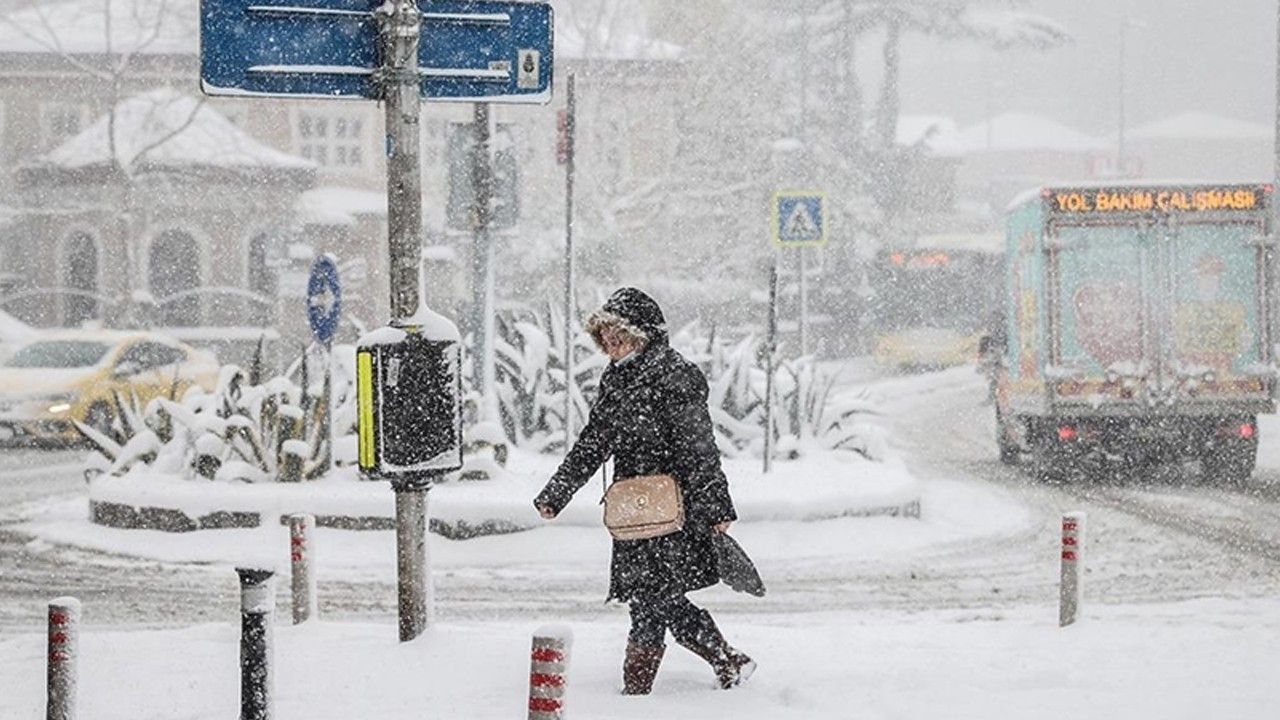 Meteoroloji 5 kenti uyardı: Lapa kapa kar yağacak...