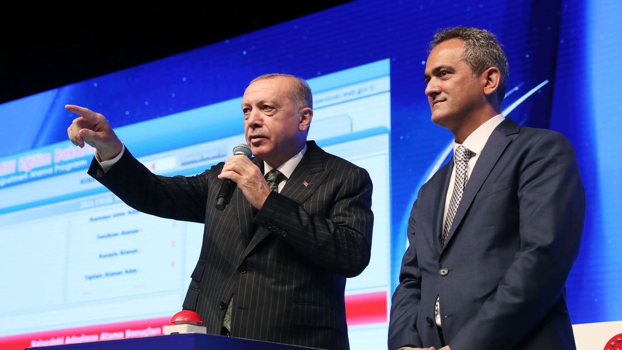 Bakan Özer, öğretmenlerin maaş artışı için Erdoğan ile görüştü