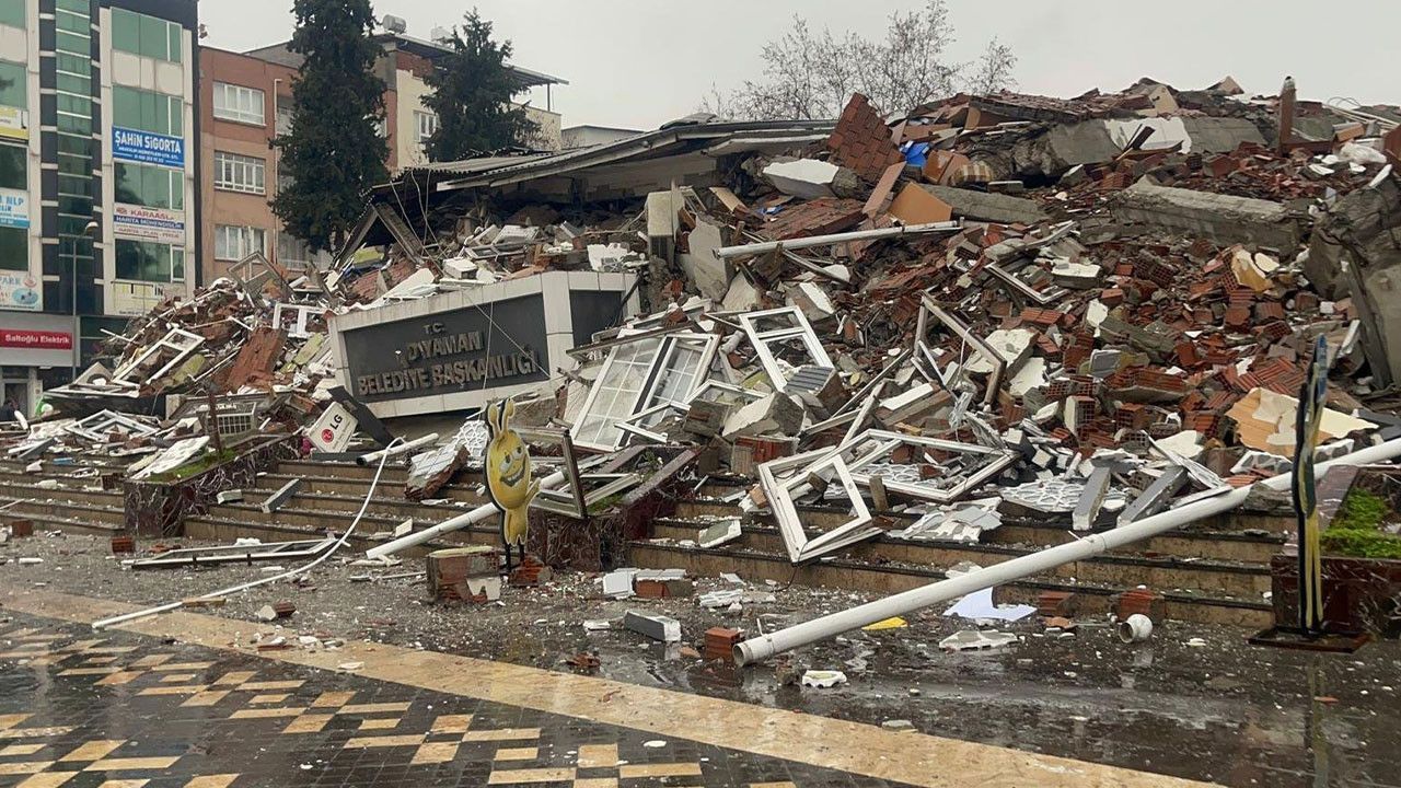 Bakan Soylu depremde hayatını kaybedenlerin sayısını açıkladı: İşte asrın felaketinin ağır bilançosu...
