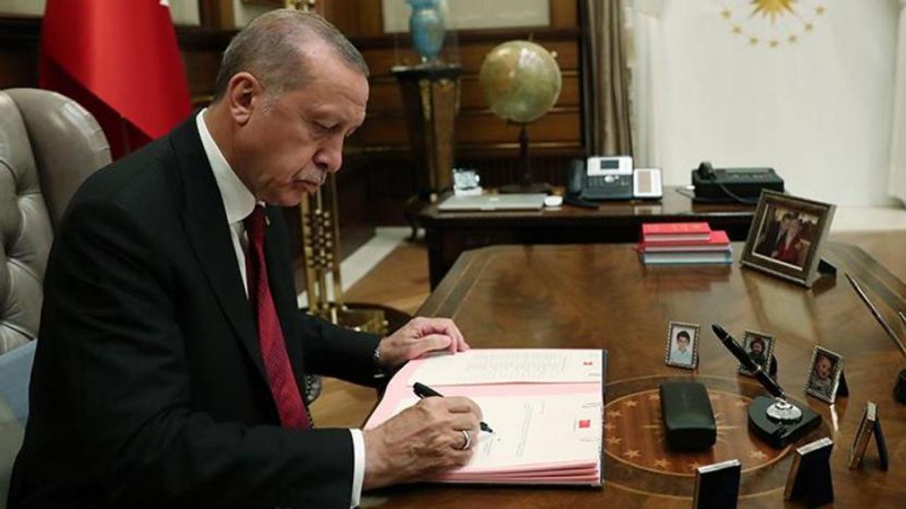 Cumhurbaşkanı Erdoğan üç ismi görevden aldı