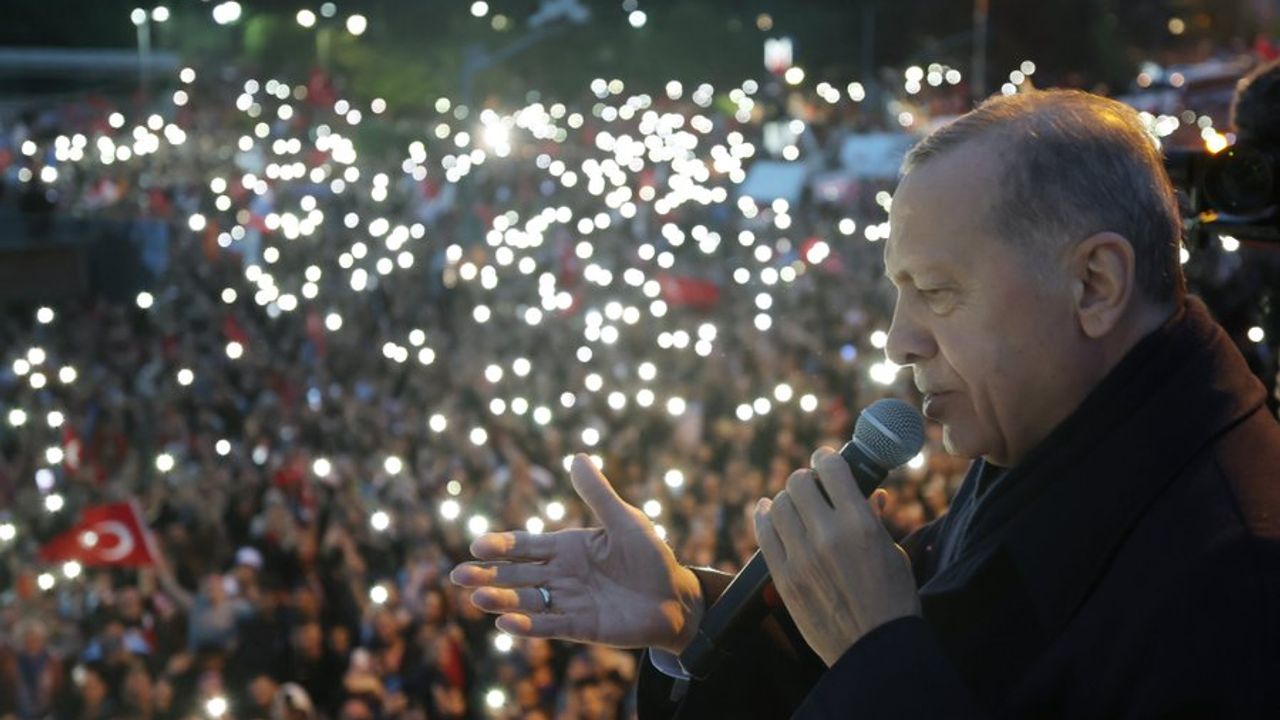 Cumhurbaşkanı Erdoğan'dan balkon konuşmasında tarihi mesajlar!