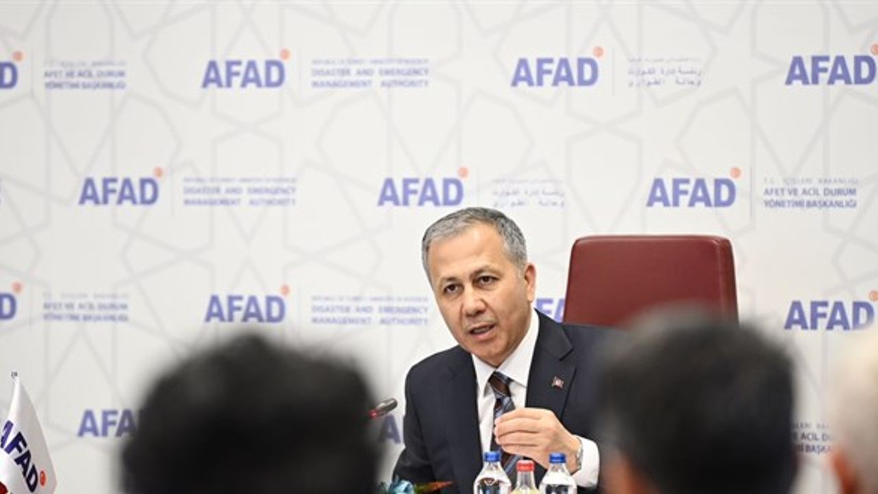 Bakan Yerlikaya, AFAD'da afet yönetimi toplantısına katıldı