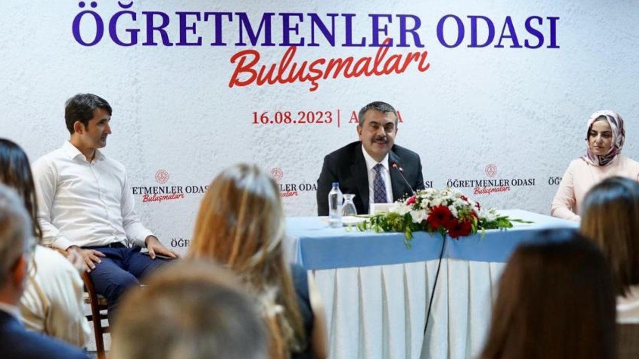 Milli Eğitim Bakanı Yusuf Tekin, Öğretmen Odası Buluşmaları kapsamında Adana'da öğretmenler ile bir araya geldi
