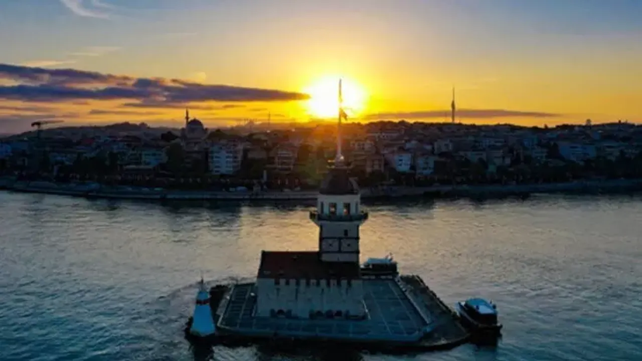 Meteoroloji Uyardı: İstanbul'a Sıcak Hava Dalgası Geri Dönüyor
