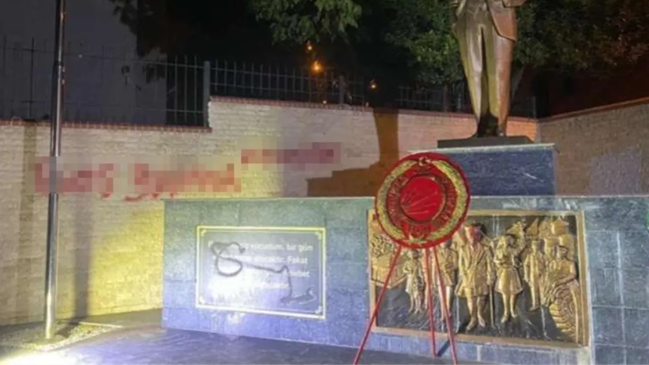 İzmir'de Atatürk Anıtı'na, sprey boya ile "Boş yapma Atatürk" yazan 16 yaşındaki şüpheli tutuklandı
