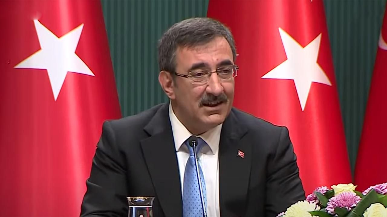 Cumhurbaşkanı yardımcısı Cevdet Yılmaz duyurdu: Yurt dışı burslarına zam yapıldı