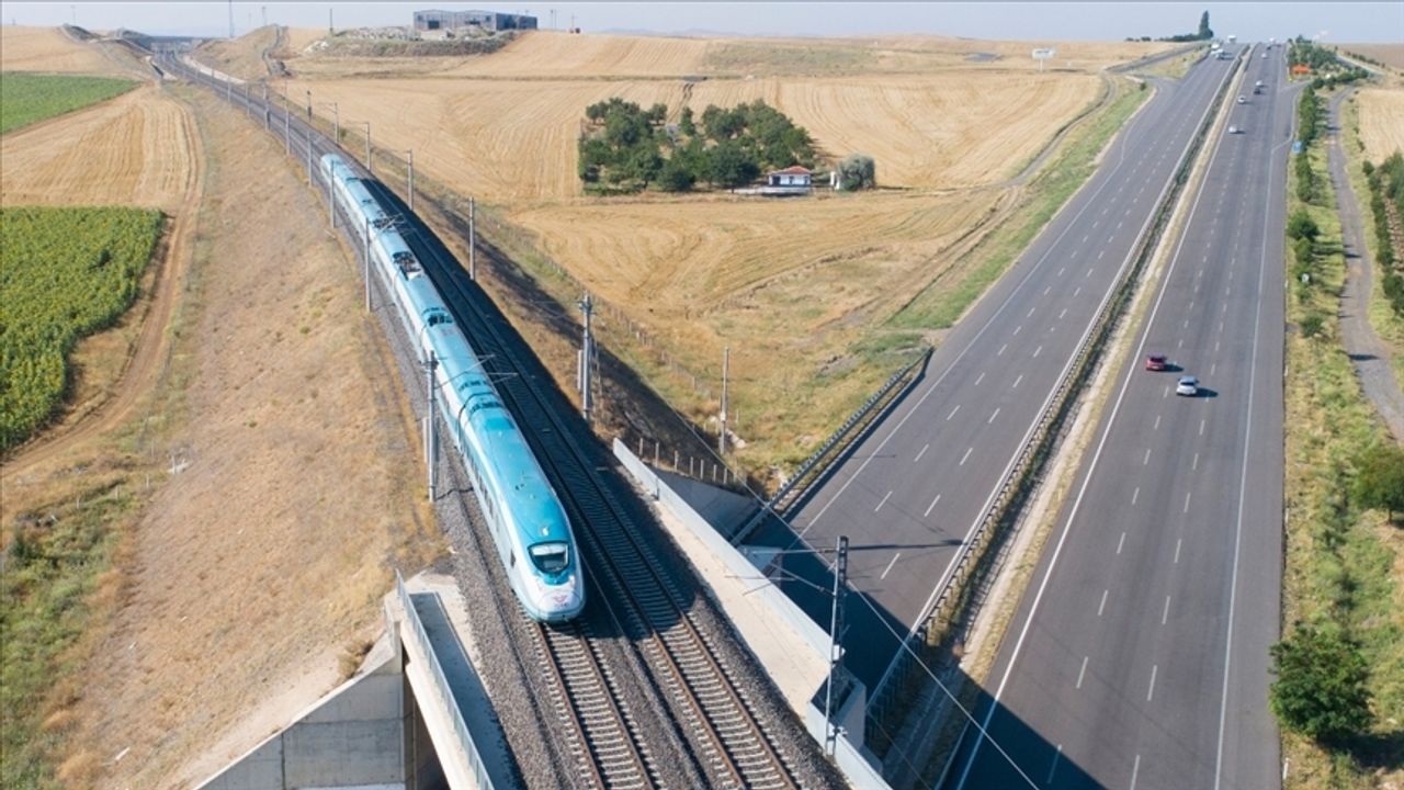 Ankara ile İstanbul arasına yeni otoyol ve yüksek hızlı tren hattı geliyor!