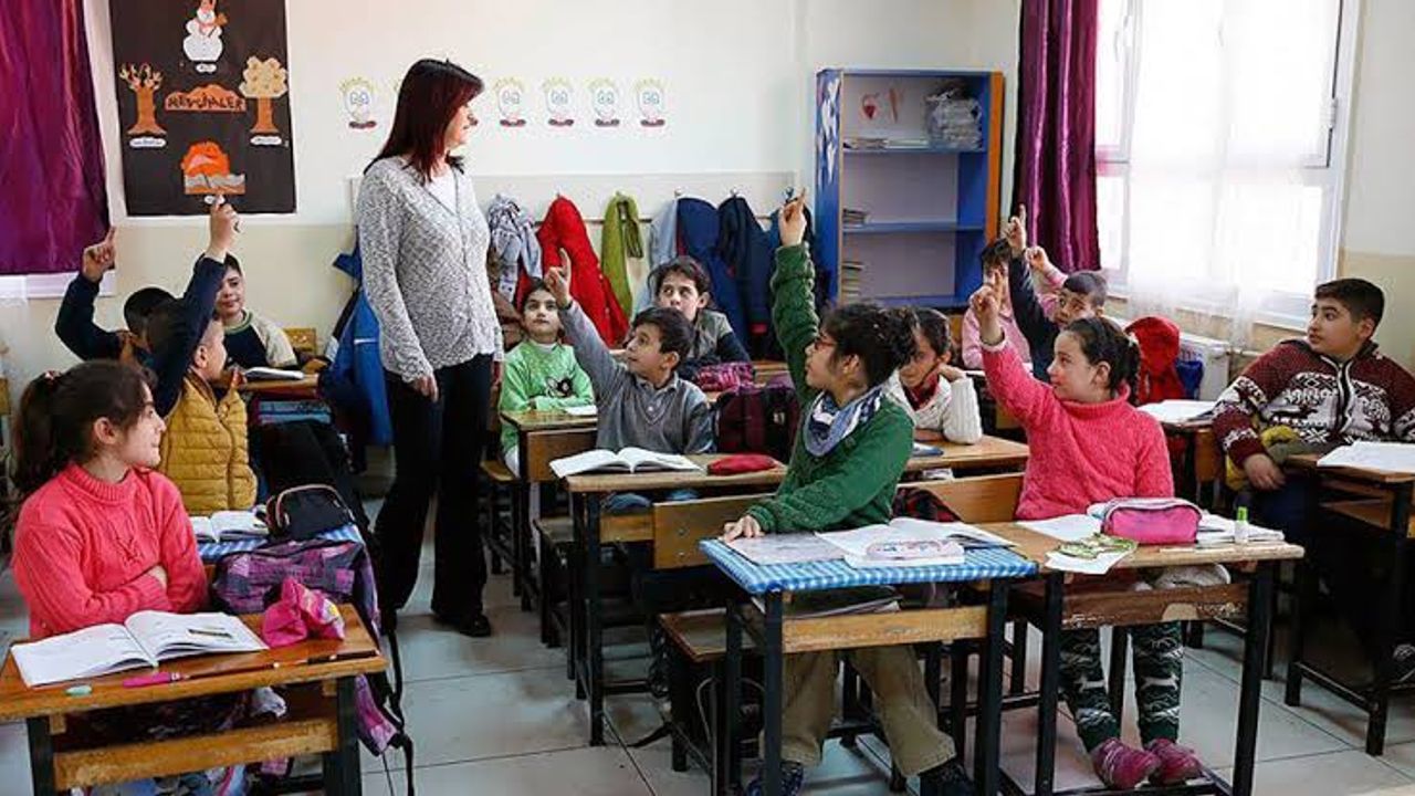 2023 KPSS Puanıyla Atama Bekleyen Öğretmenlerin Gözü Cumhurbaşkanı Erdoğan'dan Gelecek Açıklamada