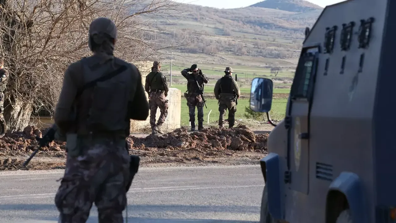 Kırmızı bültenle aranan 6 terörist Adana'da yakalandı