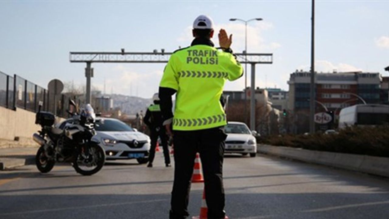 Trafik cezalarında yeni dönem: Bunları yaparsanız yandınız! Telefonla konuşma, emniyet kemeri...