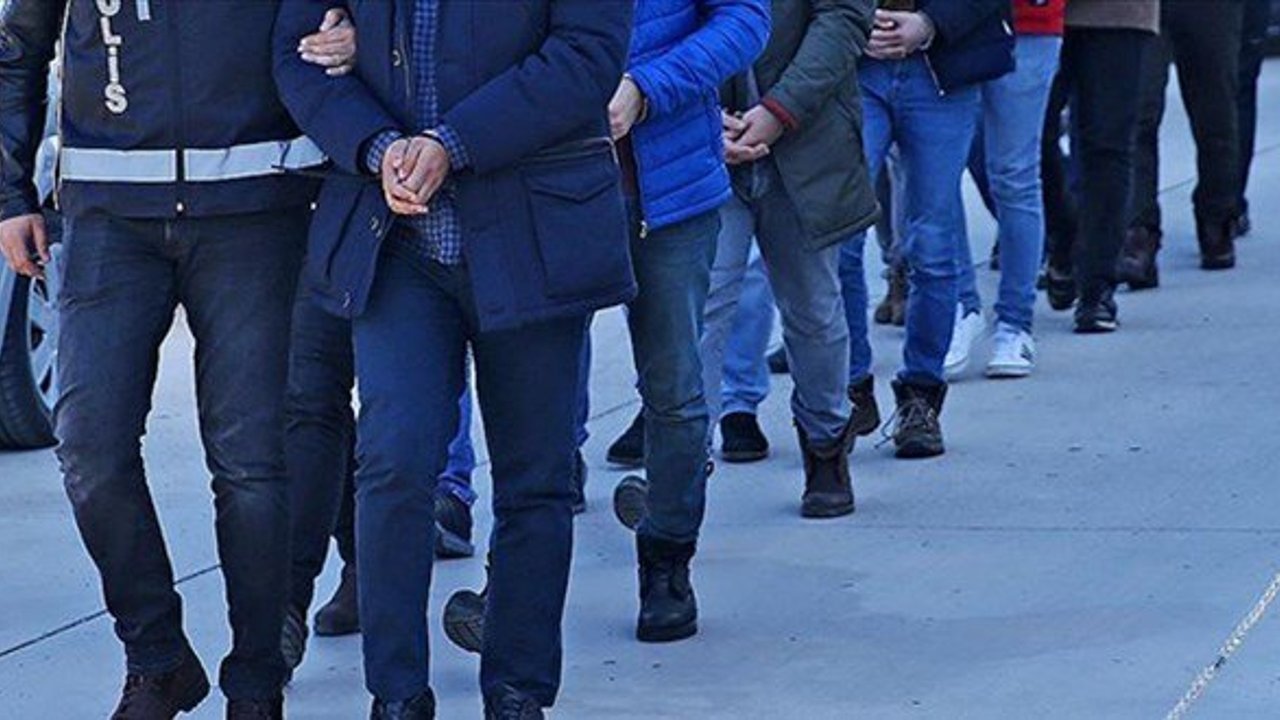 17 ilde FETÖ operasyonu! Mahrem yapılanmaya darbe: 23 gözaltı