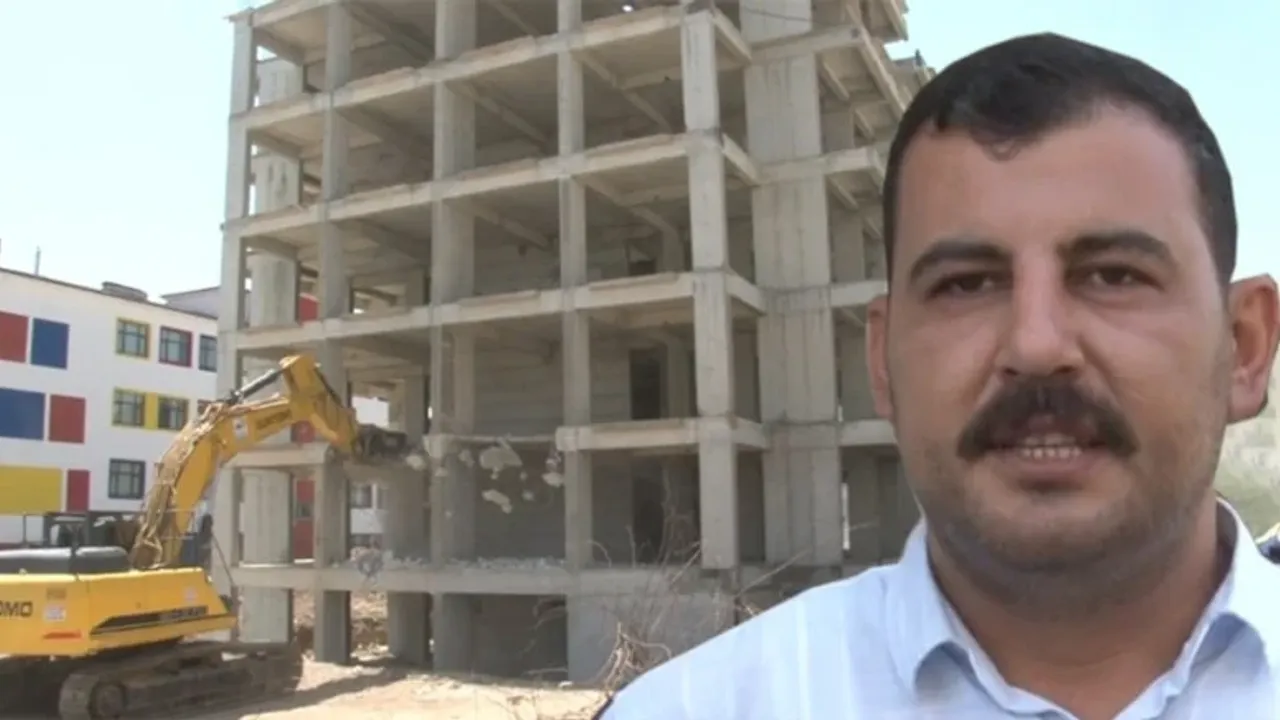 Şanlıurfa’da müteahhit kendini ihbar etti, binasını yıktırdı