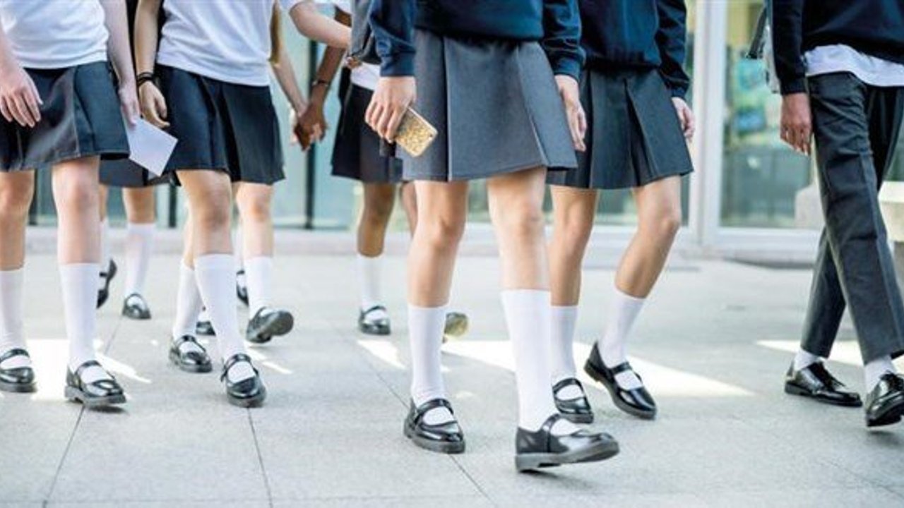 Okullarda Tek Tip Deri Ayakkabı Zorunluluğu Geliyor