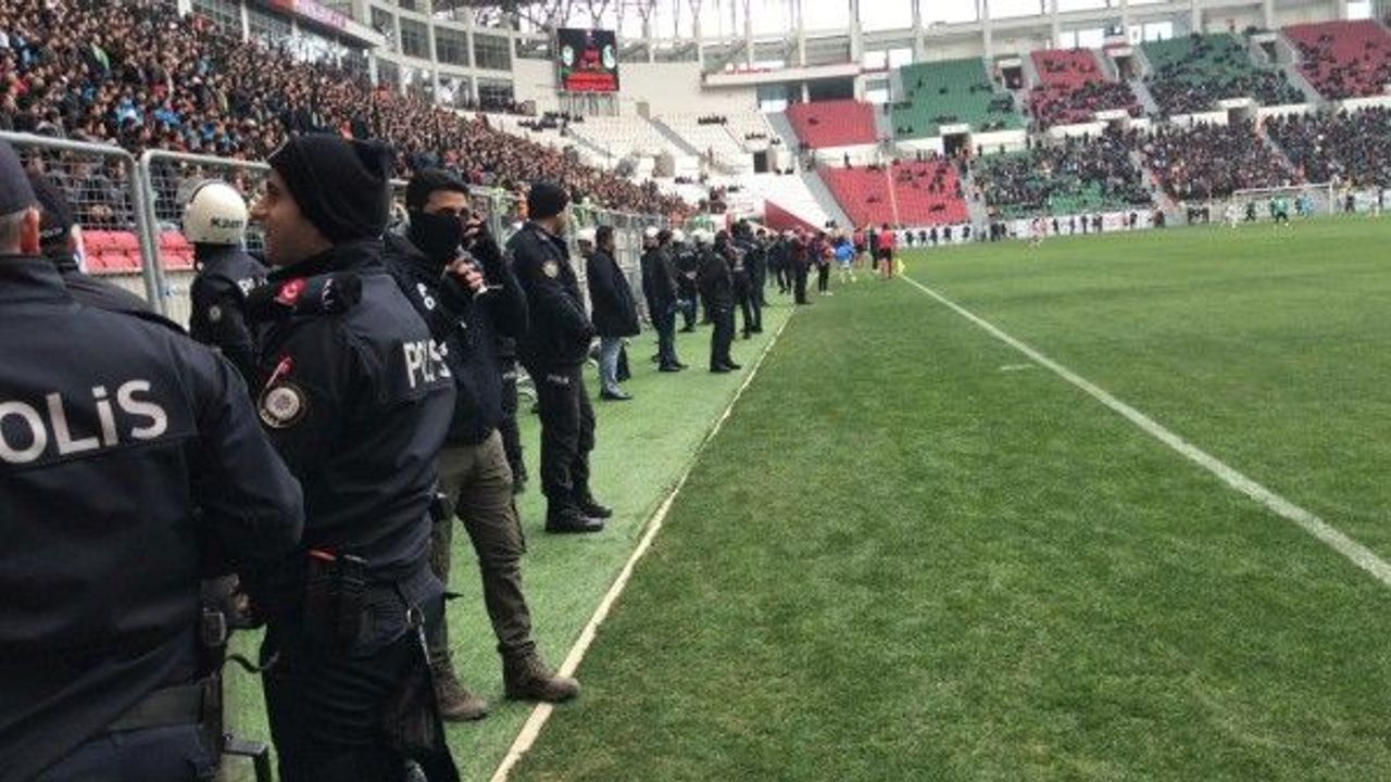 'Maçlarda 40 Bin Polis Görevlendiriliyor' İddiasına Açıklama Geldi