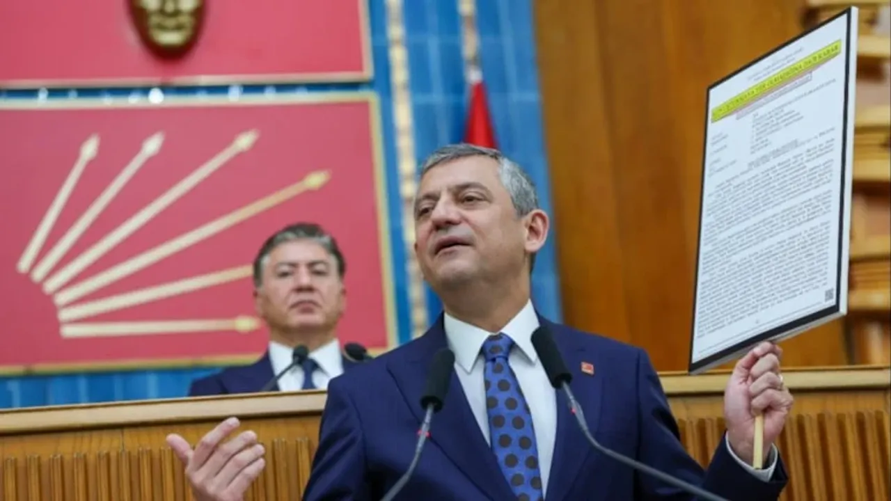 Kulisleri sallayan dosya... Özgür Özel'in elindeki noter tasdikli belgede ne var?