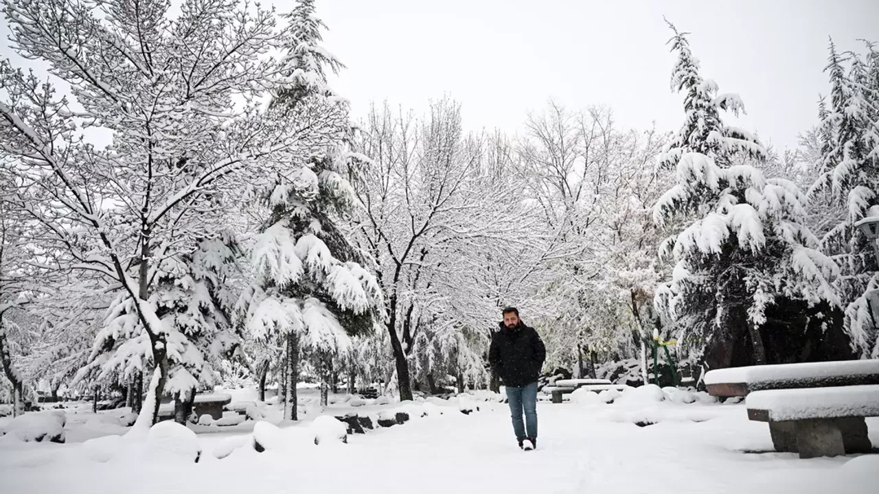 İl İl Hava Durumu: Sıcaklıklar Düşüyor, Kar Kapıda