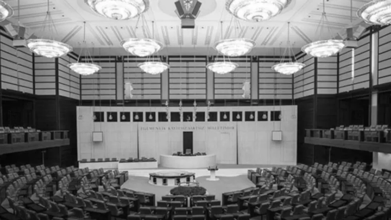 Meclis'teki taciz olayında kadın amir kimseye anlatmayacaksın demiş