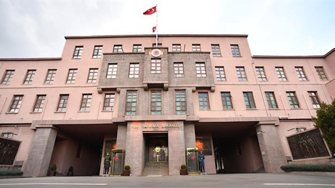 MSB’den Bayrak Saldırısı Açıklaması: Failler Tespit Edildi, Gereği Yapılıyor