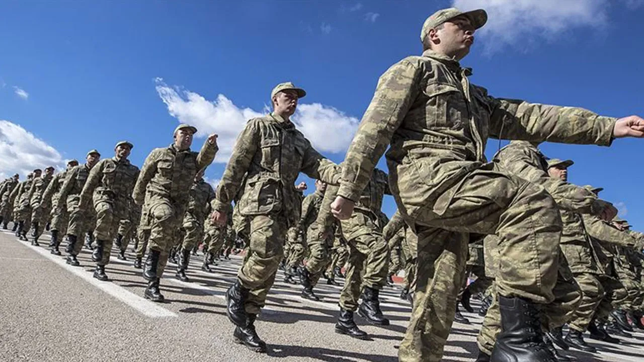 Askerlik sistemi değişiyor mu? AK Parti’li vekilden dövizle bedelli askerlik açıklaması