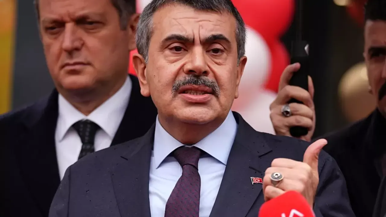 Bakan Tekin’den Muhalefete Sert Sözler: “Önce Okuma Yazma Öğrensinler”