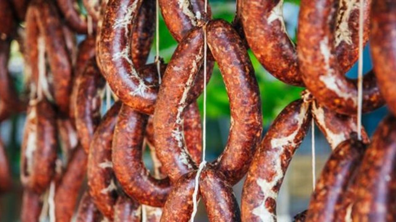 Skandal liste büyüdü: Dana sucukta boya, kıymada kanatlı eti