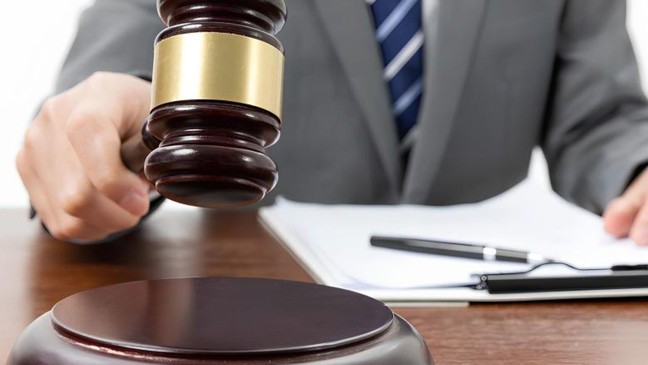 Norm Fazlası Öğretmenin Re’sen Atamasına Mahkemeden Yürütmeyi Durdurma Kararı