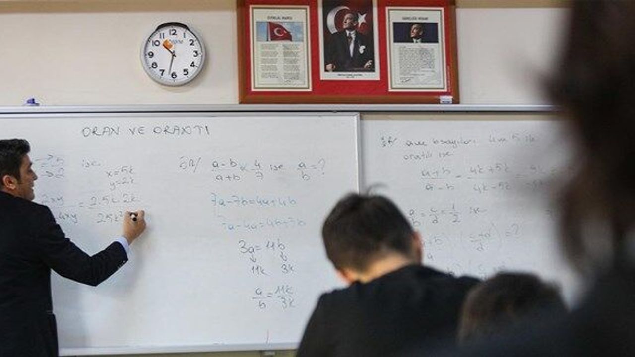 62 İlde Ücretli Öğretmen Sayısı 71 Bini Aştı, Öğretmen Açığı Büyüyor