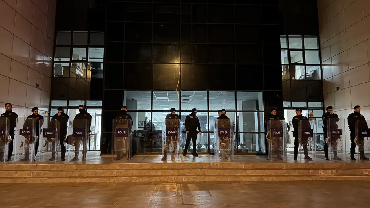 Uşak ve Marmaris Belediyelerine Rüşvet Operasyonu: 14 Gözaltı