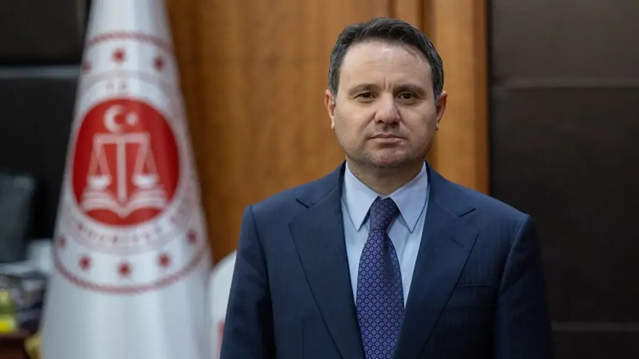 Adalet Bakanı Akın Gürlek’ten Özgür Özel’e “Evrakta Sahtecilik” Suç Duyurusu