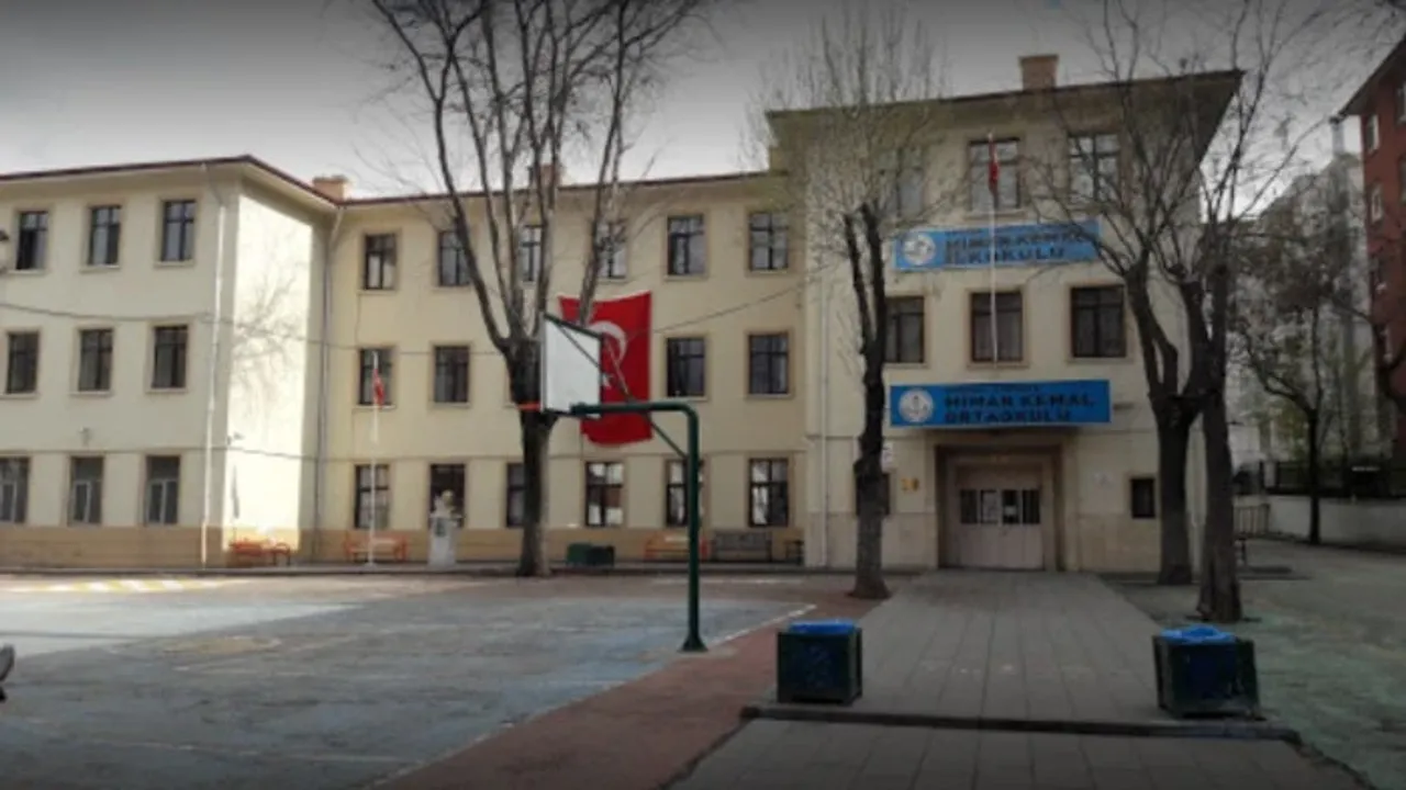 99 yıllık Mimar Kemal Ortaokulu kapanıyor mu? Eğitimciler ve veliler tepki gösterdi