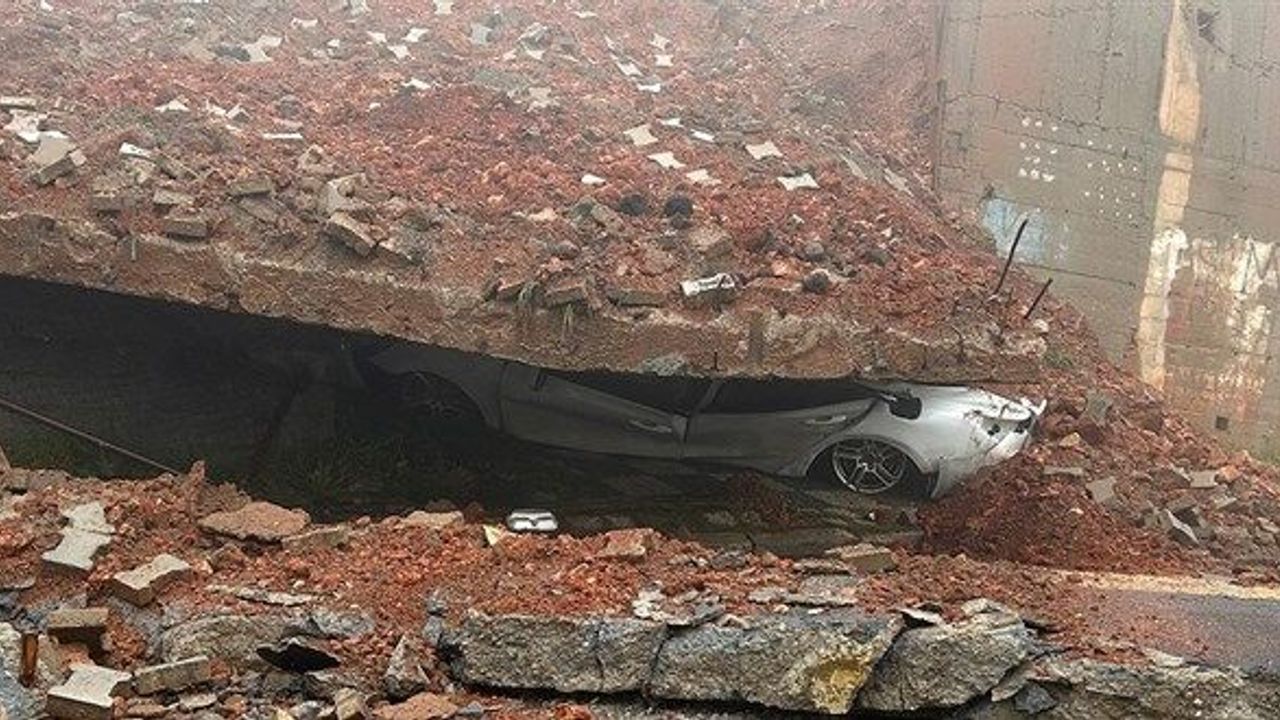 İstanbul’u Sağanak Vurdu: Metro ve Yollar Sular Altında, Duvar Çöktü