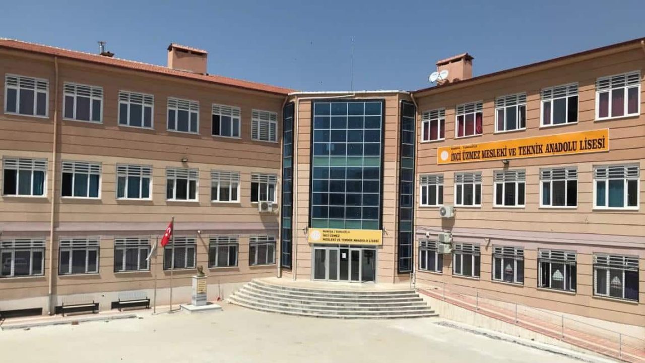Lisede Atatürk’e hakaret iddiası: Öğrencilerin şikâyet ettiği öğretmen tutuklandı