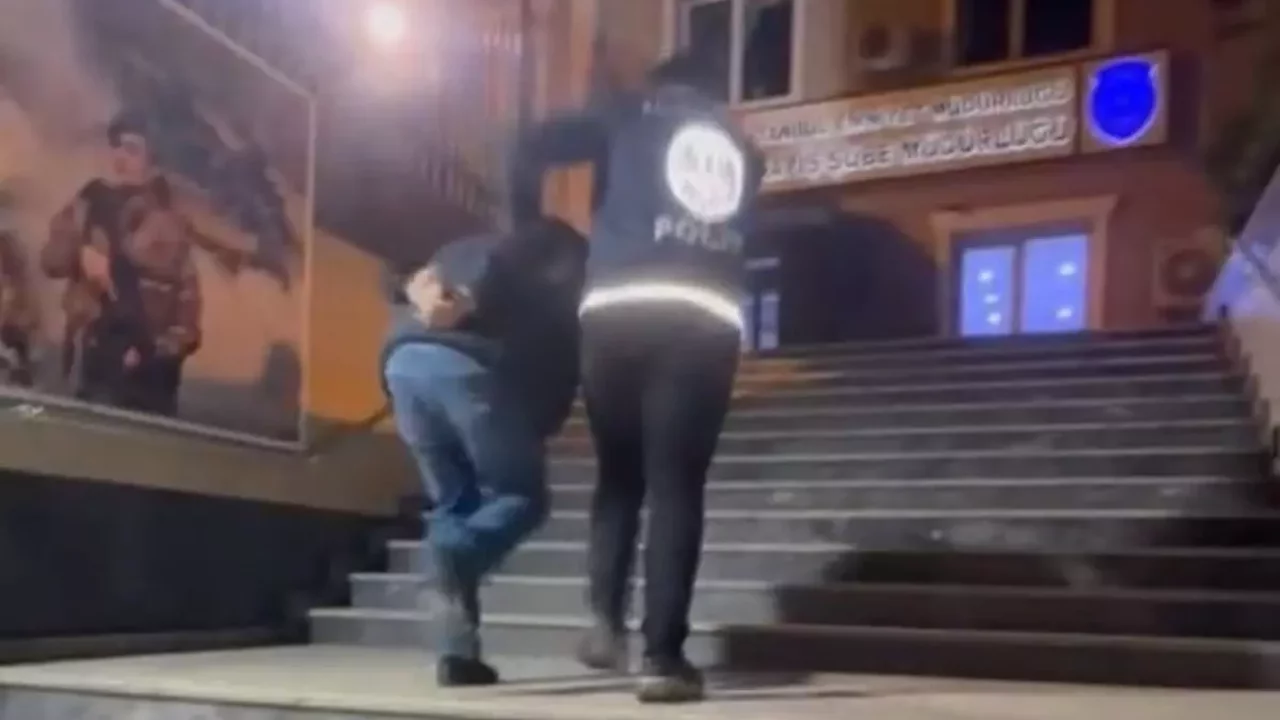 Sosyal medyada polis yeleğiyle yayın yapan şahsa gözaltı