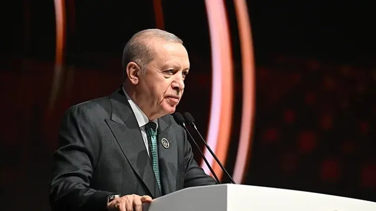 Cumhurbaşkanı Erdoğan Açıkladı: Öğretmenlere ve Okul İdarecilerine Eğitim Geliyor