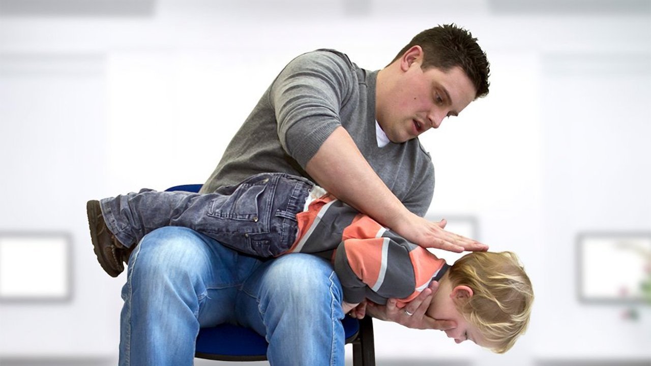 Ebeveynler dikkat! Çocuklar için sessiz tehlike: Bu 6 besin boğulmaya neden olabilir