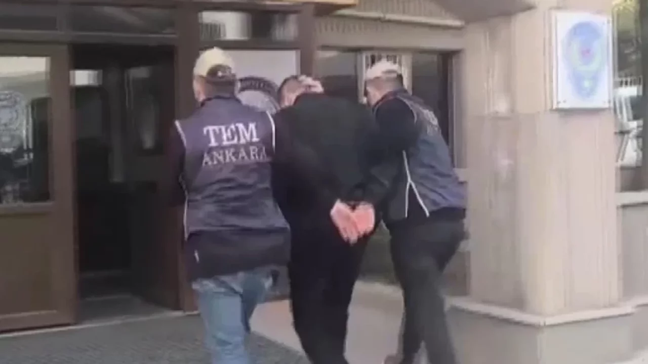 Estetikle kimliğini değiştirdi, 7 yıl sonra yakalandı