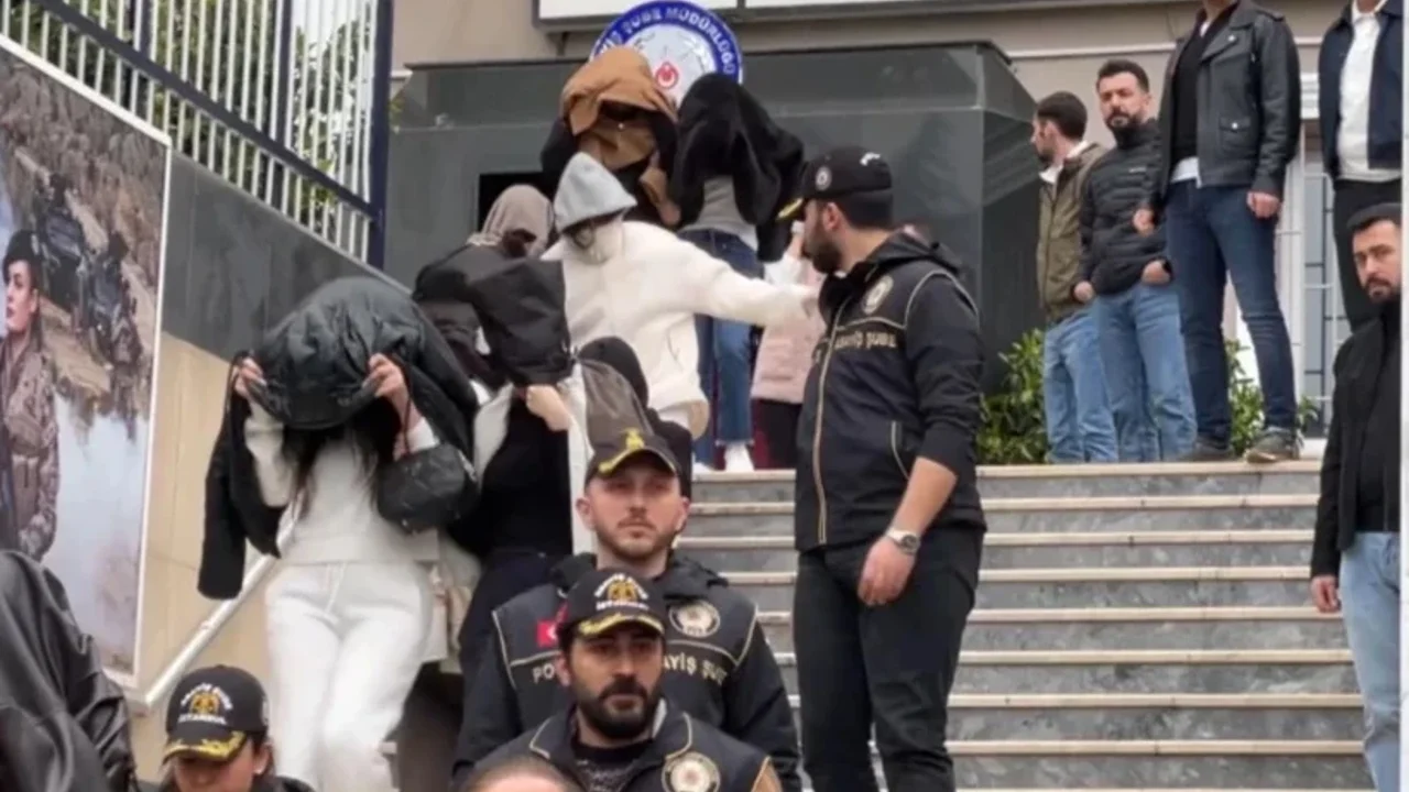 İstanbul Merkezli Fuhuş Çetesine Darbe: 4 İlde Operasyon, 52 Kadın Kurtarıldı