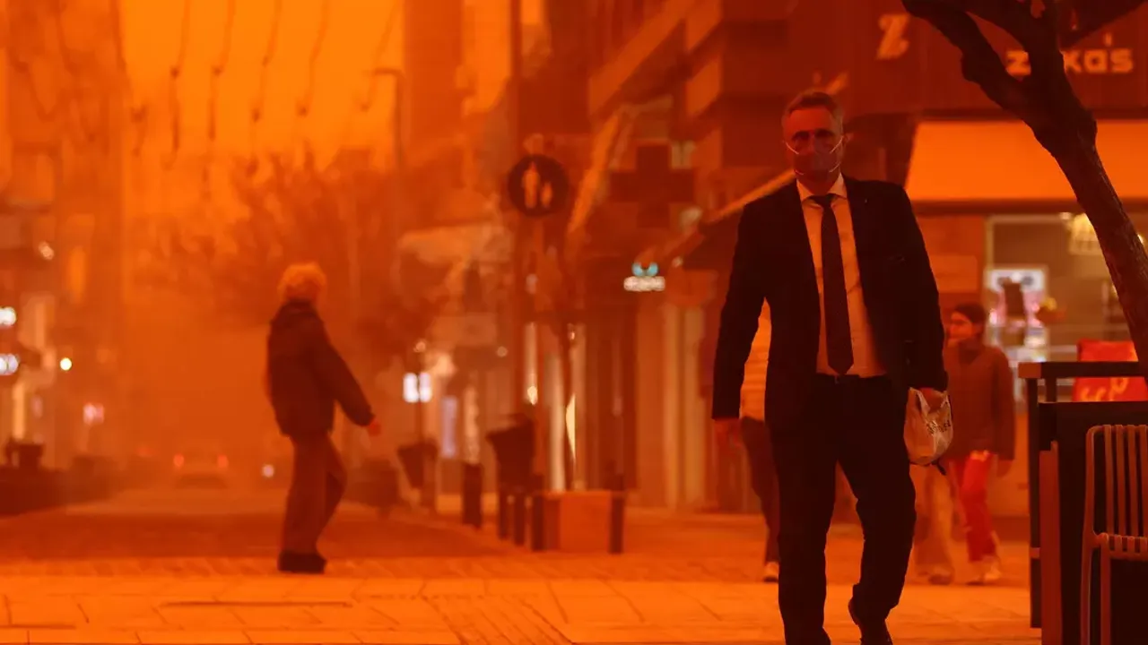 Yunanistan’dan sonra kırmızı çöl tozu Türkiye’ye geliyor