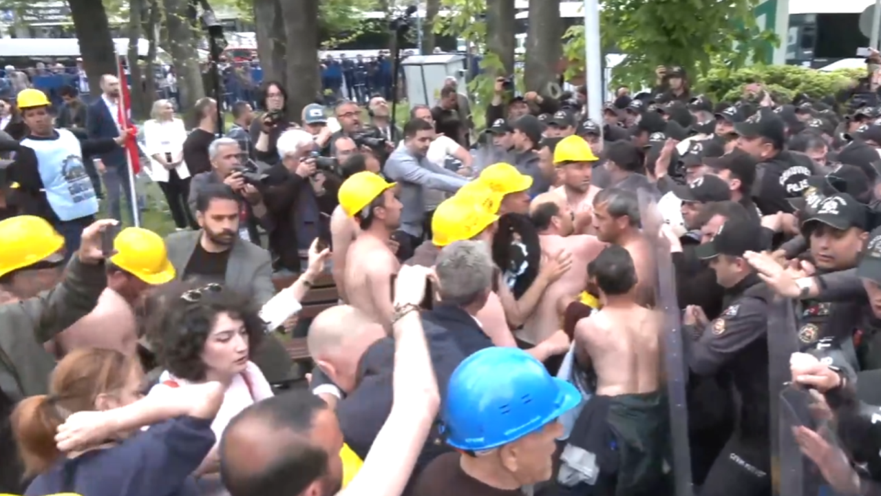 Ankara’da açlık grevinin 8’inci gününde madenciler barikatı aştı