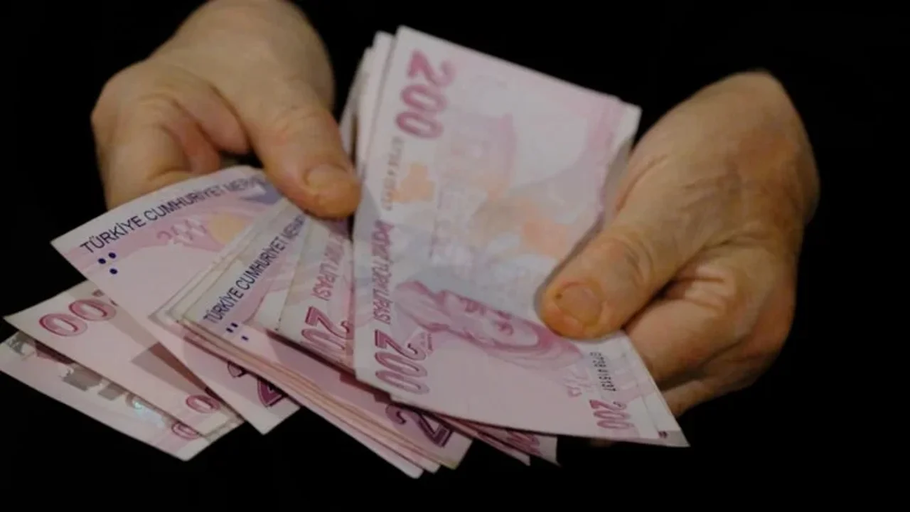 Mevduatta 1 milyon TL’nin aylık getirisi asgari ücreti geçti