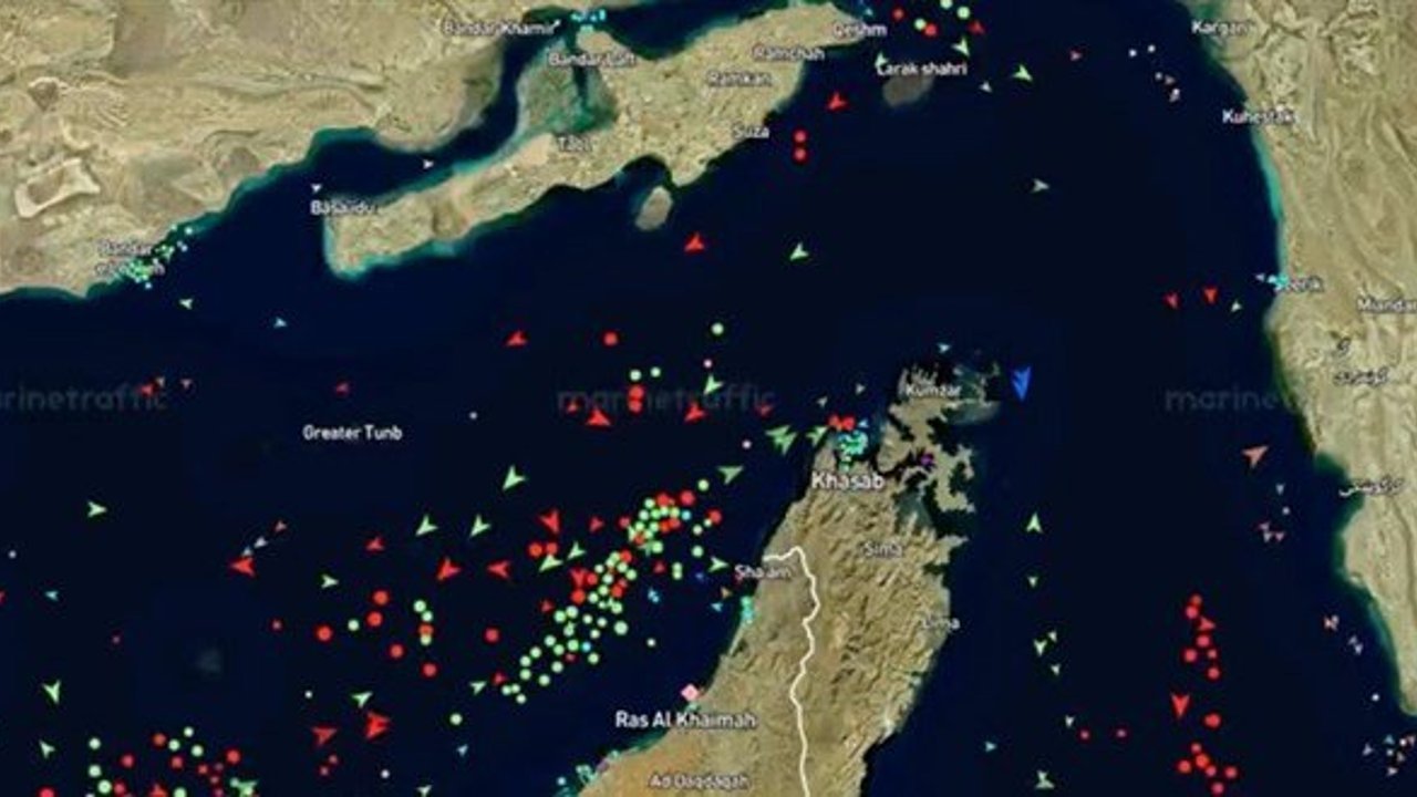 Trump’tan Hürmüz Boğazı Talimatı: “Mayın Döşeyen Tekneler Vurulacak”