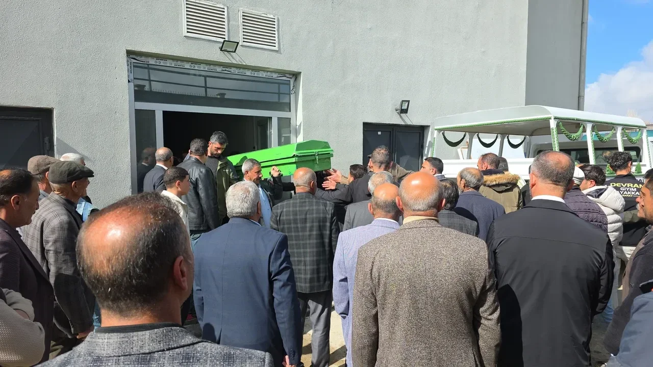 Van’da başıboş köpeklerin saldırısına uğrayan 5 yaşındaki Hamza hayatını kaybetti