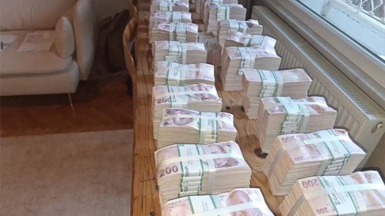 Üsküdar’da rüşvet operasyonu: Valizlerde milyonlarca lira ele geçirildi