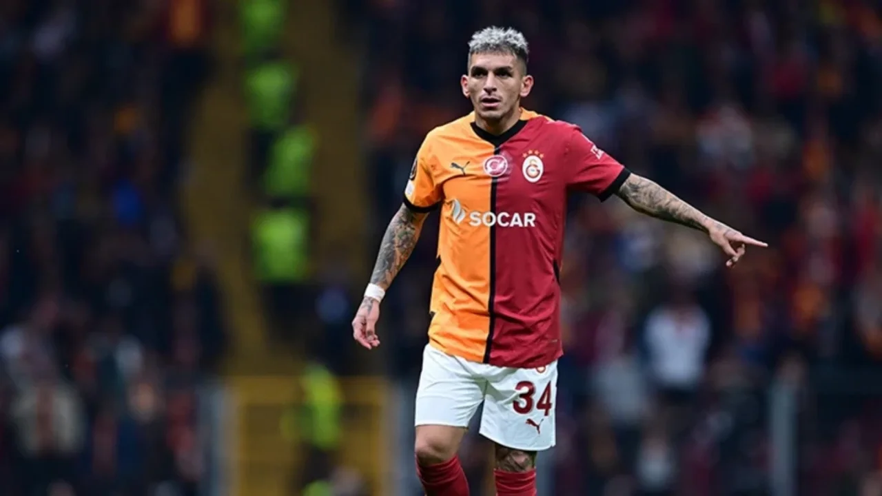 Galatasaraylı Futbolcu Lucas Torreira’ya saldırı: Tehdit mesajları ortaya çıktı